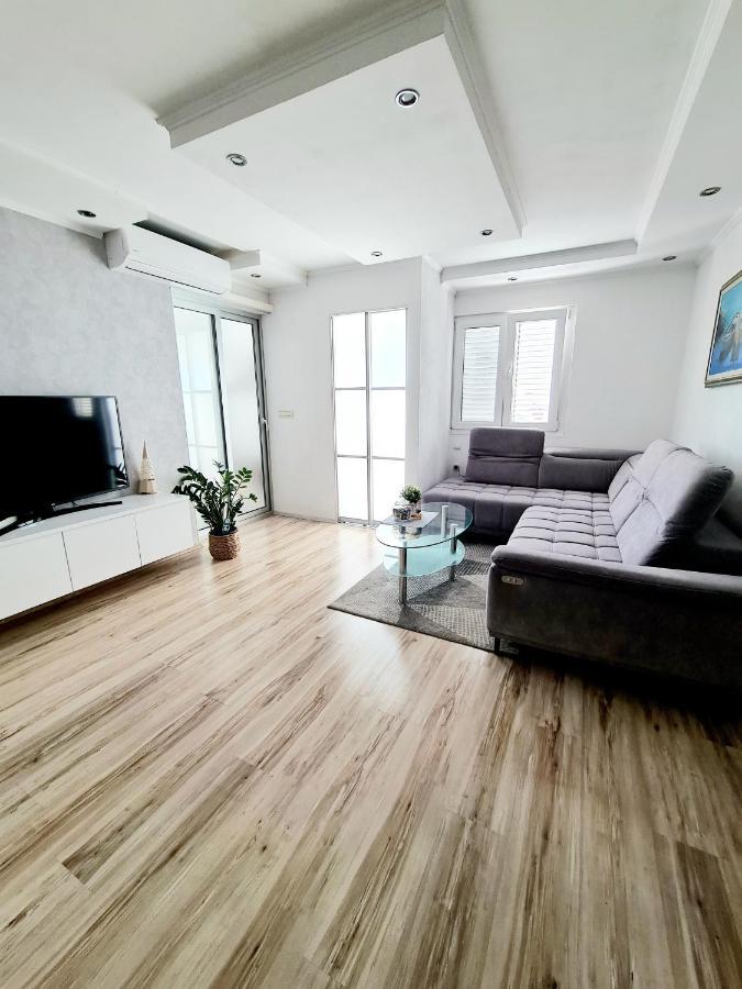 Apartment Mirjana Макарська Екстер'єр фото