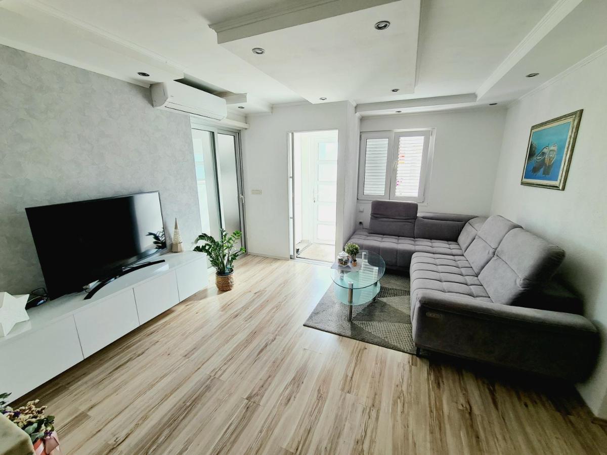 Apartment Mirjana Макарська Екстер'єр фото