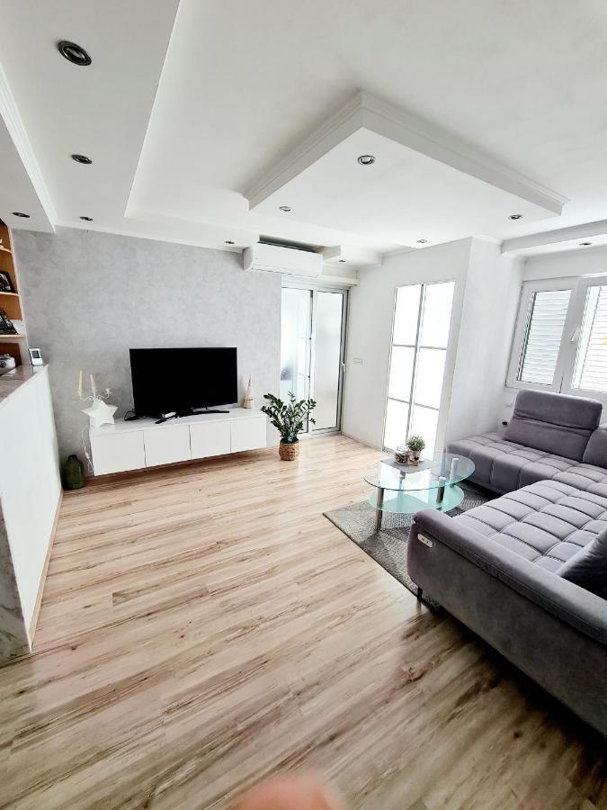 Apartment Mirjana Макарська Екстер'єр фото