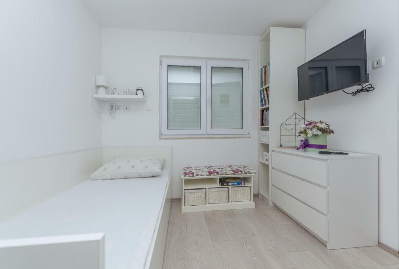 Apartment Mirjana Макарська Екстер'єр фото